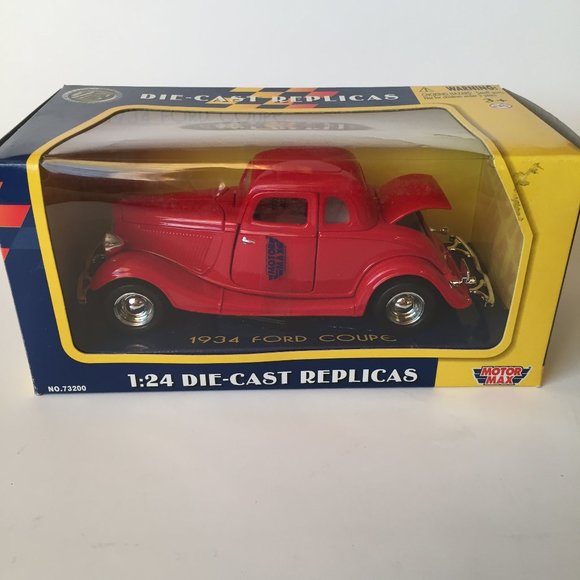 Motor Max 1:24 Collector's 1934 Ford Coupe Die-Cast Replica Car / Red Color - Picture 1 of 7